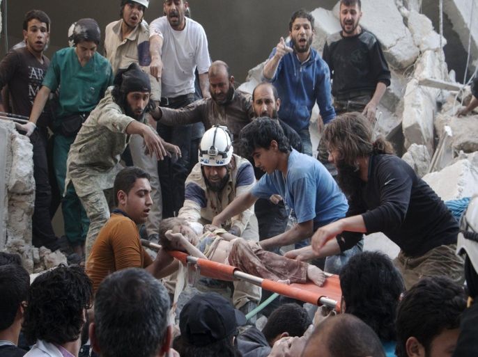 Syrian rescue workers and citizens carry a child on a stretcher from a building following a reported barrel bomb attack by Syrian government forces at the Al-Firdaws neighbourhood of the northern Syrian city of Aleppo, on May 30, 2015. Barrel bombs dropped from regime helicopters killing more than 70 civilians in Aleppo, while government forces in neighbouring Iraq retook an area west of the jihadist-controlled city of Ramadi. AFP PHOTO / KARAM AL-MASRI