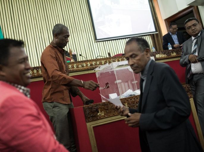 Madagascar MP's cast their ballots during a vote on a motion to dismiss current President Hery Rajaonarimanpianina on May 26, 2015 in Madagascar. Madagascar's parliament voted overwhelmingly on Tuesday to dismiss President Hery Rajaonarimanpianina for alleged constitutional violations and general incompetence. The Indian Ocean island's constitutional court will now decide whether the decision to dismiss Rajaonarimanpianina can be enacted. The motion was backed by 121 of the 125 lawmakers who voted, easily clearing the two-thirds majority required. AFP PHOTO / RIJASOLO