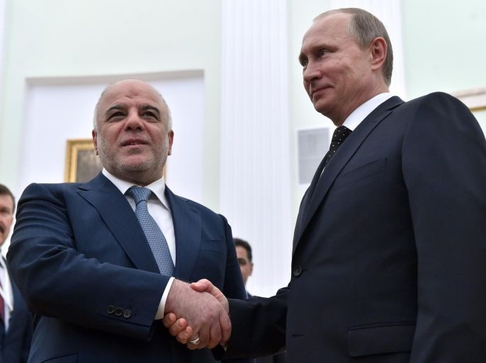 Russian President Vladimir Putin (R) welcomes Iraqi Prime Minister Haider al-Abadi during a meeting at the Kremlin in Moscow on May 21, 2015. AFP PHOTO / POOL / KIRILL KUDRYAVTSEV