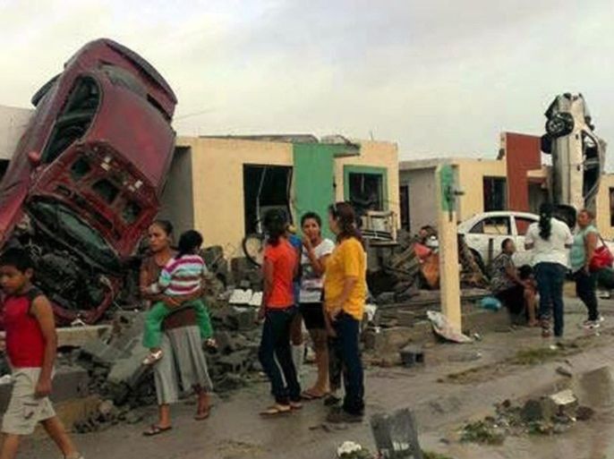Inhabitants observe damages to houses after the passage of a tornado in Ciudad Acuña, North of Mexico, 25 May 2015. According Ciudad Acuña mayor Lenin Perez "11 people died due the tornado". EPA/RICARDO ROMERO BEST QUALITY AVAILABLE