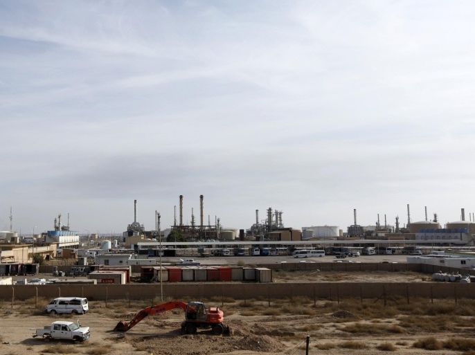 A view is seen of Baiji oil refinery, north of Baghdad, December 8, 2014. REUTERS/Ahmed Saad (IRAQ - Tags: ENERGY)