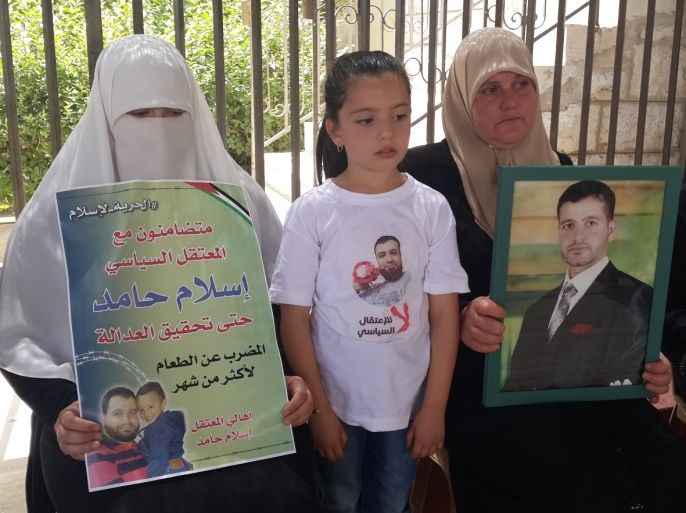 عائلة إسلام حامد المعتقل في سجون السلطة الفلسطينية