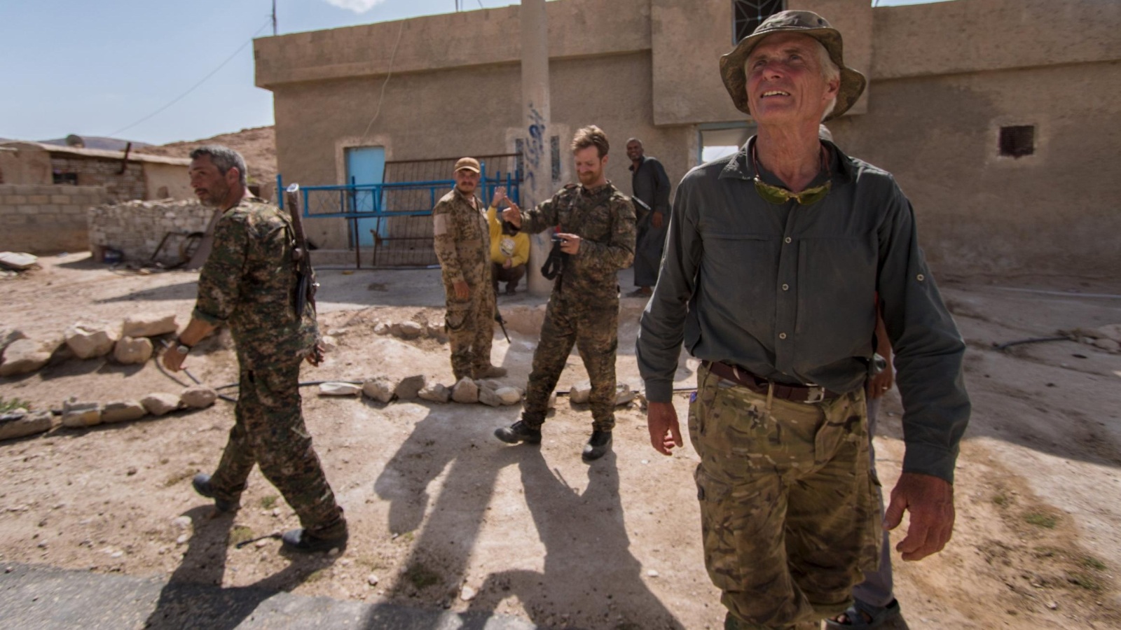 مقاتلون من وحدات حماية الشعب الكردية في مدينة الحسكة (رويترز-أرشيف)