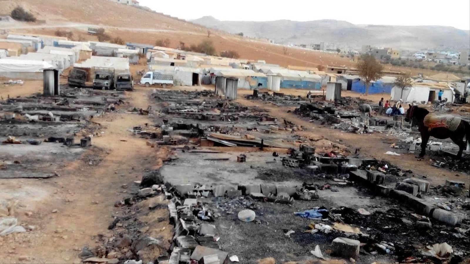خيام لاجئين سوريين استهدفها الجيش اللبناني في وقت سابق (الجزيرة)
