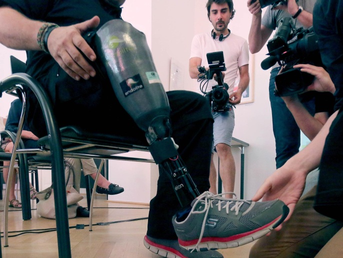 الساق الاصطناعية مزودة بأجهزة استشعار تمكن مستخدمها من الإحساس بأنها طبيعية (أسوشيتد برس)