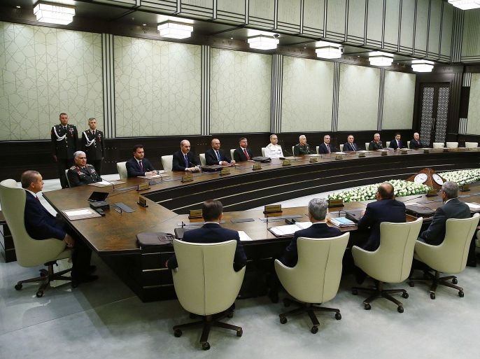 A handout picture taken and released on June 29, 2015 by the Turkish Presidential Palace Press Office shows Turkey's President Tayyip Erdogan (L) heading the National Security Council meeting in Ankara. Turkish President Recep Tayyip Erdogan chaired a top security meeting today as media speculated that Ankara was planning a military intervention in Syria, following gains there by Kurds against the jihadists. AFP PHOTO / TURKISH PRESIDENTIAL PALACE PRESS OFFICE / KAYHAN OZER