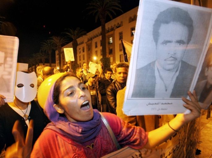 A woman holds a portrait of Moroccan opposition leader Mehdi Ben Barka as she commemorates the 42nd anniversary of years of his disappearance on 29 October 1965 in Paris, 29 October 2007 in Rabat. About two hundreds people gather today in Rabat as Moroccan socialist leader Ahmed Zairi ask for the truth about this case, six days after French judge Patrick Ramael signed, 23 October 2007, five international arrest warrants including one against General Hosni Benslimane, chief of the Royal gendarmerie.