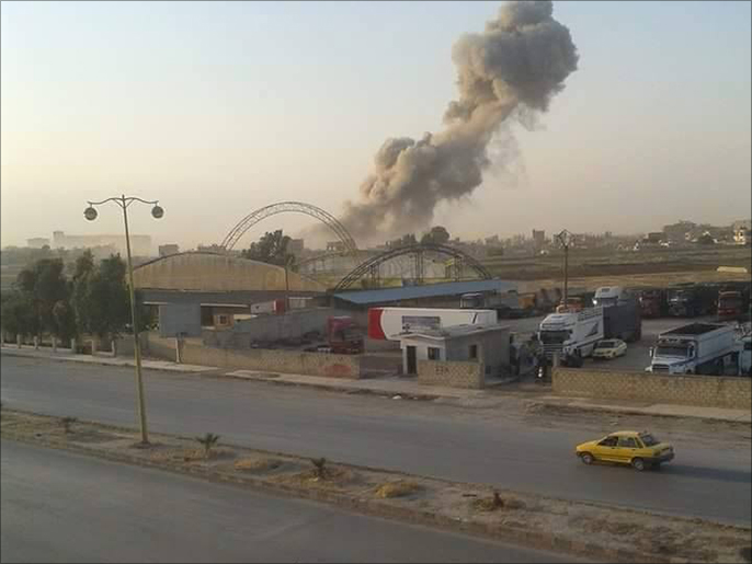 دخان متصاعد من موقع تفجير سابق لسيارة مفخخة من قبل تنظيم الدولة بالحسكة (ناشطون)