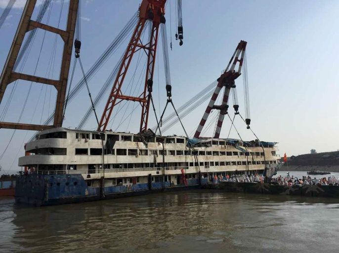 Rescue workers enter the salvaged cruise ship Eastern Star on the Yangtze River, Jianli, Hubei province, June 6, 2015. The death toll from the Chinese cruise ship which capsized during a storm in the Yangtze River jumped to 396 on Saturday, leaving fewer than 50 still missing, as the boat operator apologised and said it would cooperate with investigations. REUTERS/cnsphoto CHINA OUT. NO COMMERCIAL OR EDITORIAL SALES IN CHINA