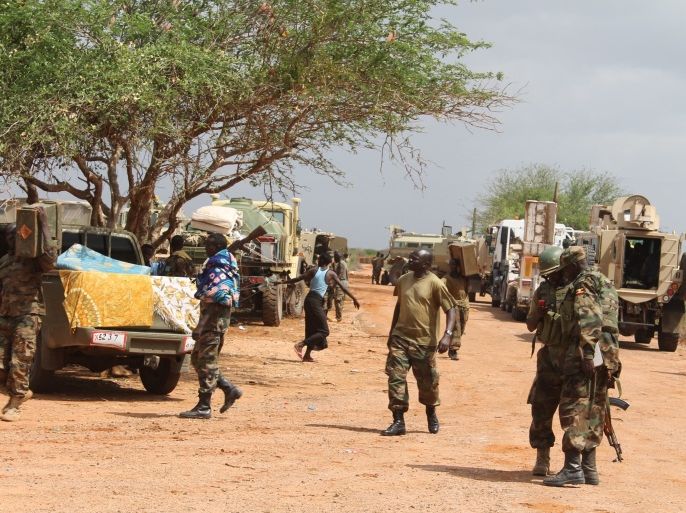 جنود من قوات الاتحاد الإفريقي في قاعدة بليدوجلي بمحافظة شبيلي السفلى شهر أكتوبر 2012 (الجزيرة نت).