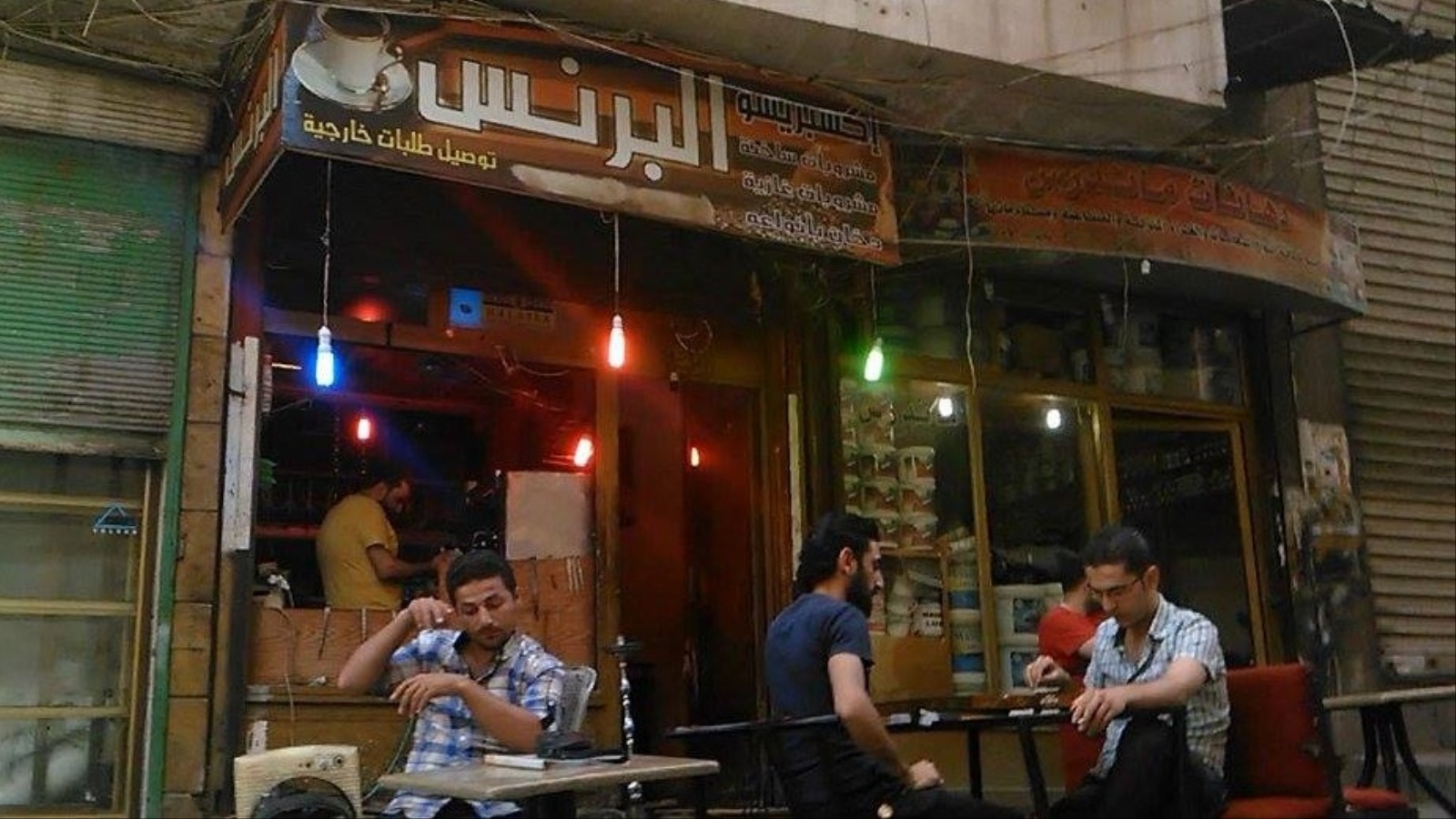 مقهى منطقة خاضعة لسيطرة النظام في حلب(الجزيرة نت)
