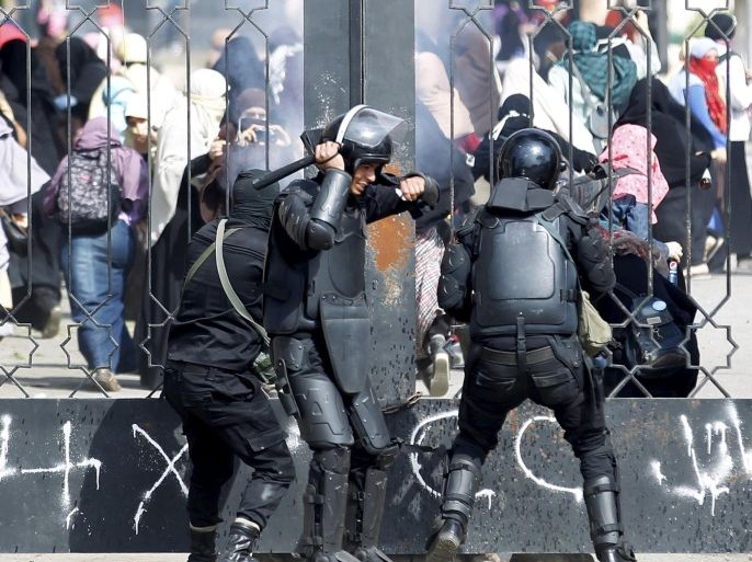 Riot police attempt to break open the entrance of the al-Azhar University Campus during clashes with female university students, who are supporters of the Muslim Brotherhood and ousted Egyptian President Mohamed Mursi, in Cairo's Nasr City district, Egypt in this March 19, 2014 file photo. To match Special Report EGYPT-ISLAM/AZHAR REUTERS/Amr Abdallah Dalsh/Files