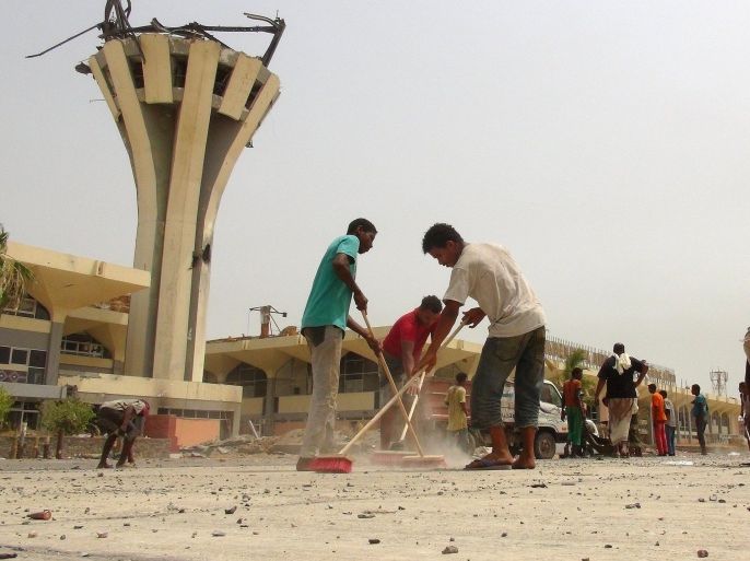 Workers remove debris from the international airport of Yemen's southern port city of Aden after Southern Resistance fighters took control of it July 15, 2015. Saudi-backed Yemeni militiamen captured Aden's main port and a neighbouring district on Wednesday, a big prize in their battle to drive Houthi forces from the southern city, residents and fighters said. REUTERS/Stringer