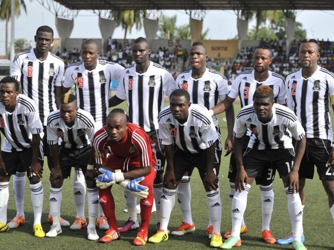 Players of the Democratic Republic of Congo TP Mazembe football club pose for a photo before their African Champions league football match against Sewe Sport on March 23, 2014 at the Robert Champroux stadium in Abidjan. AFP PHOTO / ISSOUF SANOGO