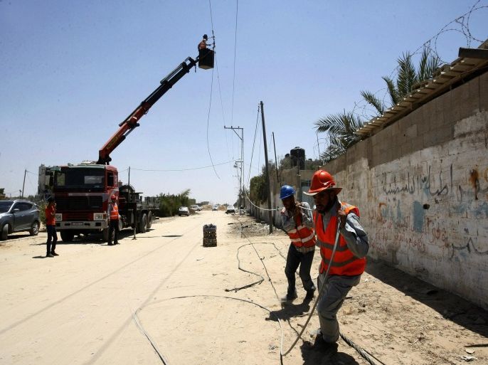 RAFAH, GAZA - AUGUST 6: Power lines are repaired during 72-hour humanitarian ceasefire in Rafah, Gaza on 6 August, 2014.