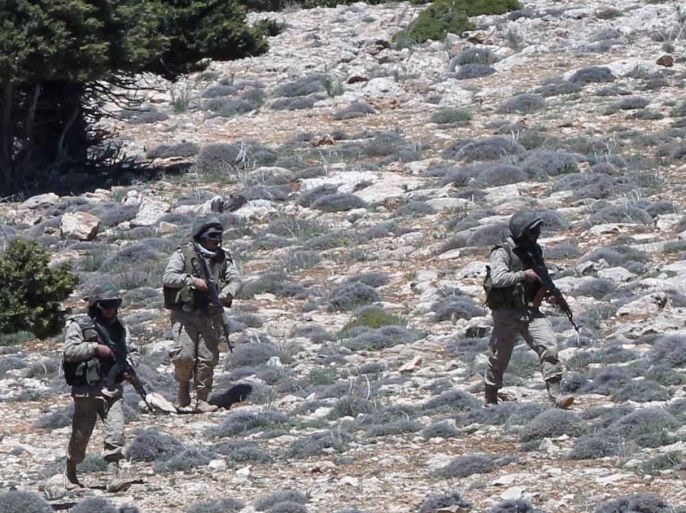 انتشار عسكري لعناصر من حزب الله في تلال القلمون القريبة من الحدود اللبنانية في القلمون مايو 15 2015