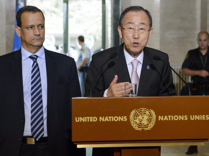 United Nations (UN) General Secretary Ban Ki-moon (C) speaks next to the UN Special Envoy for Yemen Ismail Ould Cheikh Ahmed on June 15, 2015 during a press conference at the UN offices in Geneva during the opening of Yemen peace talks. Yemeni representatives from each side of the conflict pitting Iran-backed rebels against the internationally recognised government of President Abedrabbo Mansour Hadi and its allies are expected to take part in the talks in Geneva starting on June 15. AFP PHOTO / FABRICE COFFRINI