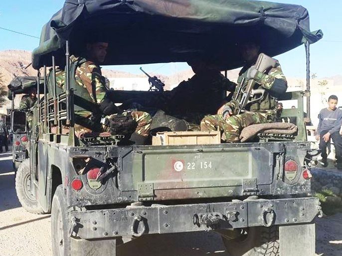 صورة 1: دورية عسكرية للجيش التونسي في إحدى مناطق الجنوب/مارس/آذار
