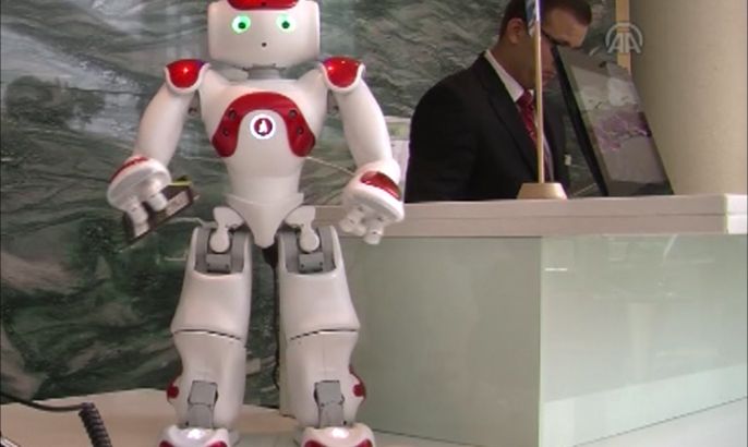 روبوت يستقبل الزبائن في فندق ببلجيكا