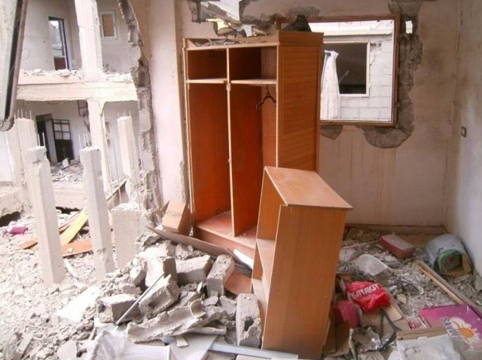 دير الزور-سوريا-حي الشيخ ياسين- أثاث منازل مستولى عليها وتعرض أثاثها للضرر-يتركها التنظيم على حالها فالعملية انتقائية