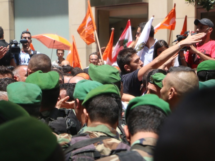 ‪من مظاهرة التيار الوطني الحر وسط بيروت أثناء جلسة الحكومة‬ (الجزيرة)