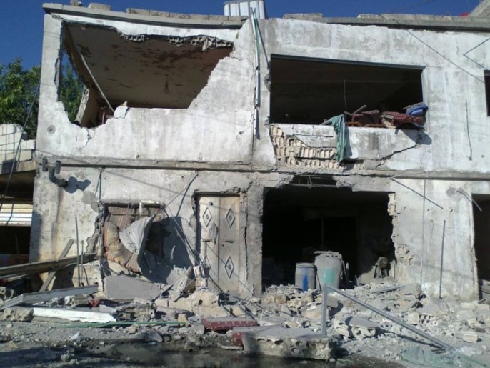 ‪آثار قصف النظام لمنازل مواطنين‬  (الجزيرة)
