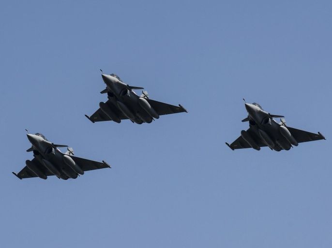 Three French made Rafale fighter jets fly with other Egyptian air force warplanes (unseen) above Cairo, on July 21, 2015. Egypt took delivery of three Rafale fighter jets from France, the first of 24 warplanes sold in a 5.2 billion euro ($5.6 billion) deal earlier this year. AFP PHOTO / KHALED DESOUKI