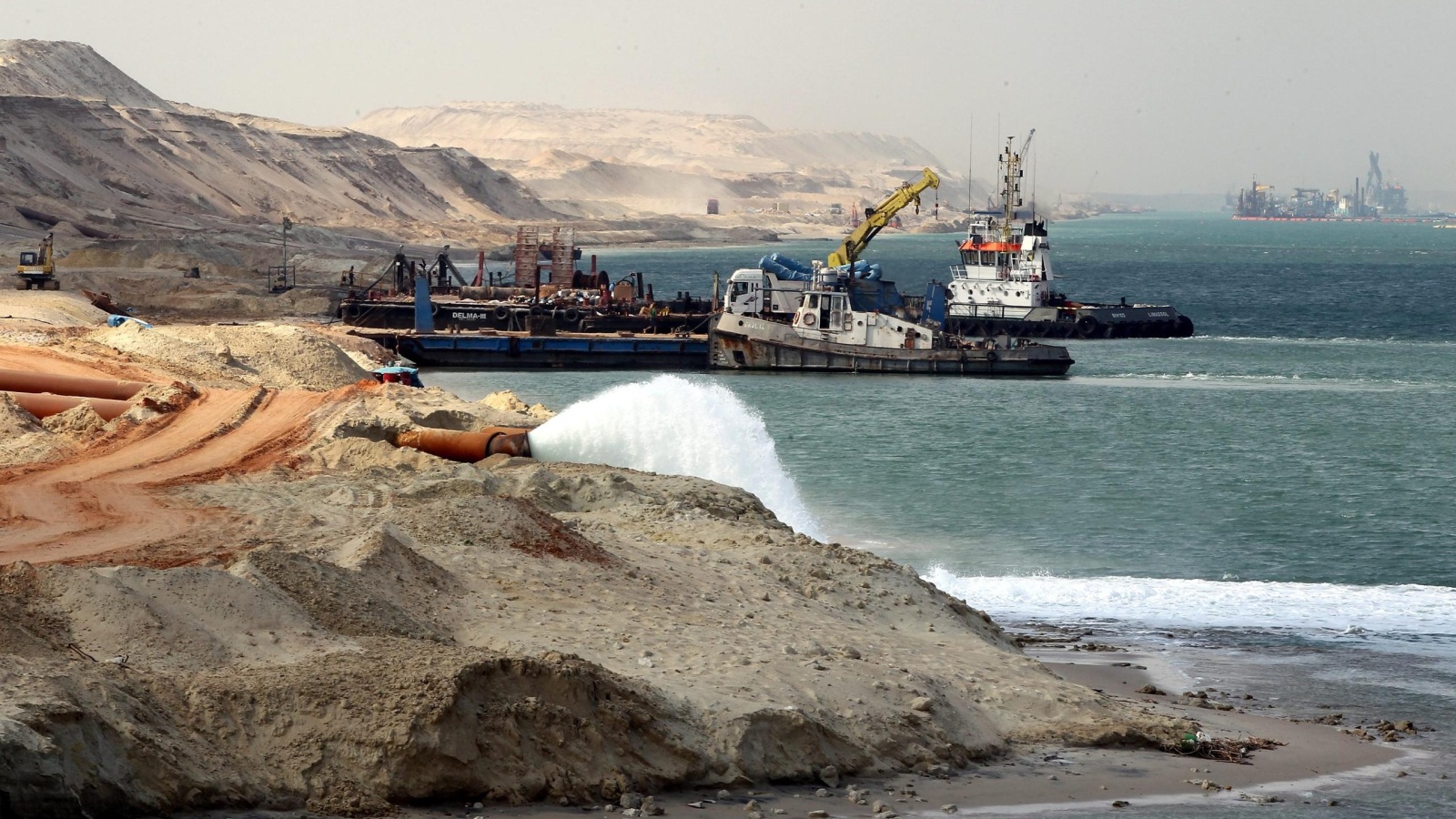 ‪السيسي اختزل مشروع مرسي من تنمية شاملة لضفتي القناة إلى حفر وتعميق 72 كيلومترا‬ (الأوروبية)