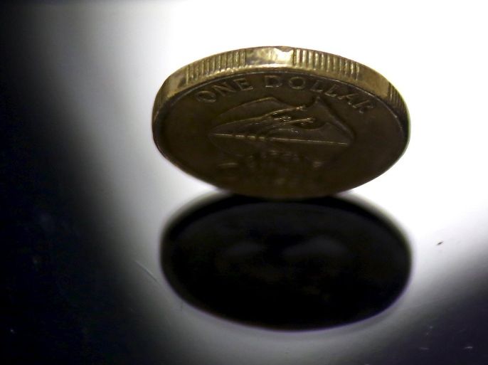 A one Australian dollar coin is seen in this picture illustration taken in Sydney, Australia, July 29, 2015. The Australian dollar was on a firmer footing on Wednesday as a relief rally in commodities and stocks underpinned sentiment. The Australian dollar rose to $0.7340, having bounced more than a cent since touching a six-year trough on Tuesday. The recovery was due to a combination of short-covering, a bounce in equities in Asia and a slight improvement in iron ore prices. REUTERS/David Gray