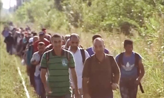 حدود مقدونيا مع صربيا واليونان تشهد تدفق آلاف المهاجرين