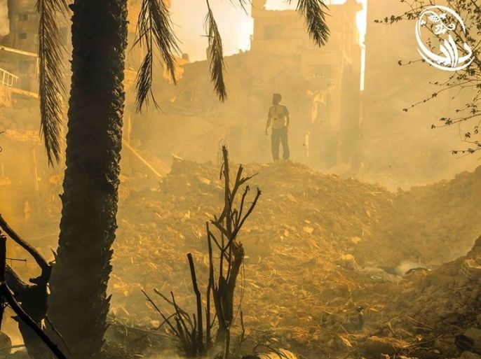 صورة بثها ناشطون من داريا لآثار الحرائق التي تسبب بها القصف بقنابل النابالم