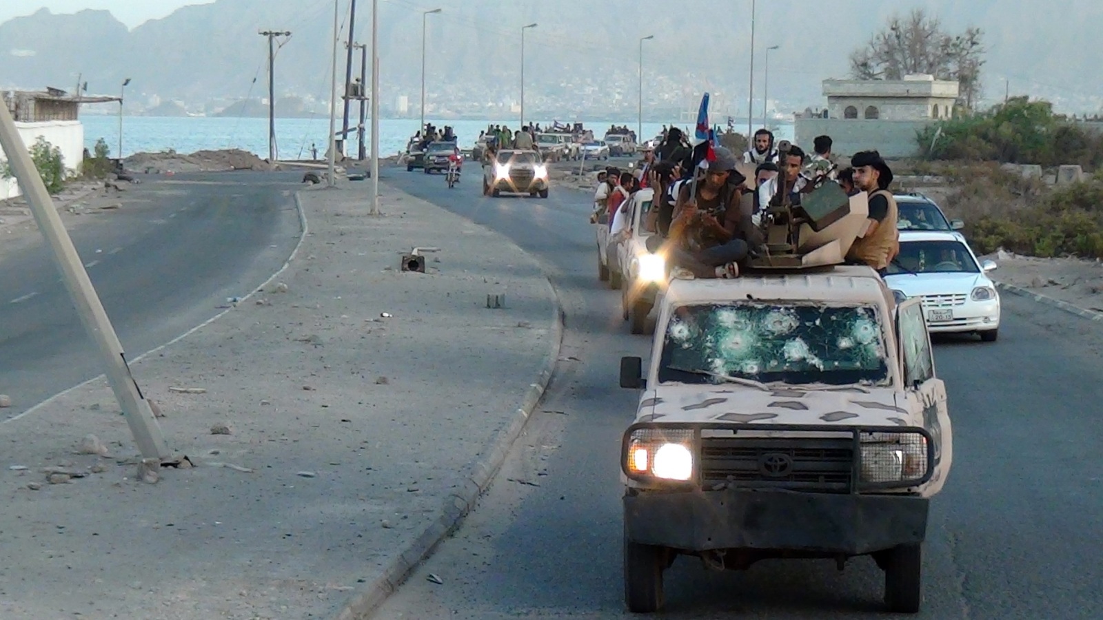 ‪رتل للمقاومة الشعبية في مدينة عدن جنوبي اليمن‬ (الفرنسية)