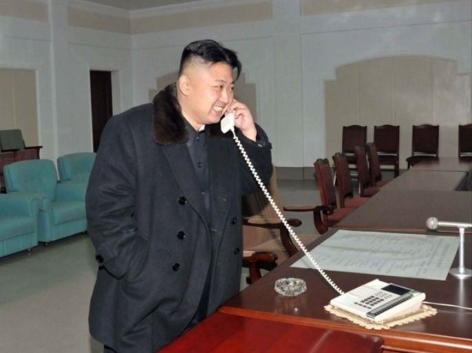 زعيم كوريا الشمالية جون كيم أون يجري اتصال هاتفي - الفرنسية -- أرشيف