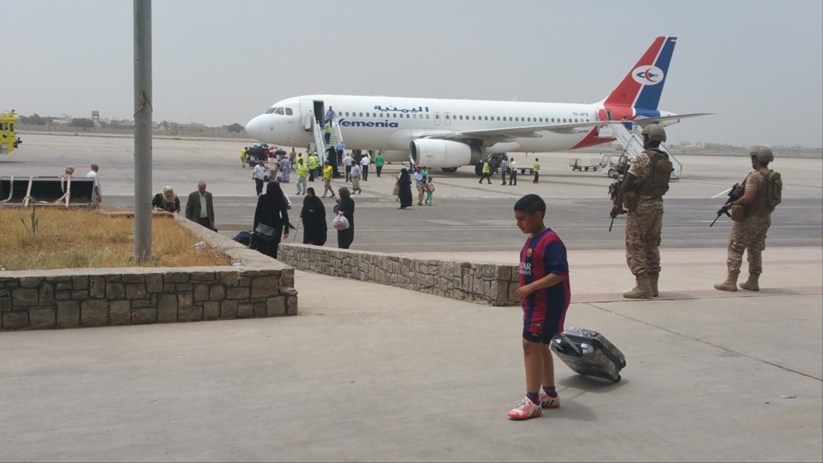 ‪أكثر  من 500 لاجئ يمني عادوا إلى عدن بعد تحريرها من سيطرة الحوثيين (الجزيرة نت)‬ أكثر  من 500 لاجئ يمني عادوا إلى عدن بعد تحريرها من سيطرة الحوثيين (الجزيرة نت)
