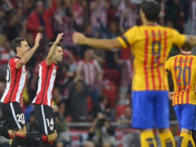 Athletic Bilbao's Aritz Aduriz (L) and Markel Susaeta celebrate a goal by Mikel San Jose during their Spanish Super Cup first leg soccer match against Barcelona at San Mames stadium in Bilbao, northern Spain, August 14, 2015. REUTERS/Vincent West