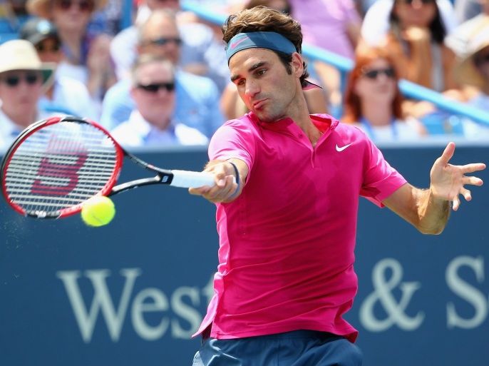Cincinnati, Ohio, UNITED STATES : CINCINNATI, OH - AUGUST 23: Roger Federer returns a forehand to Novak Djokovic of Serbia during the final round on Day 9 of the Western & Southern Open at the Lindner Family Tennis Center on August 23, 2015 in Cincinnati, Ohio. Maddie Meyer/Getty Images/AFP