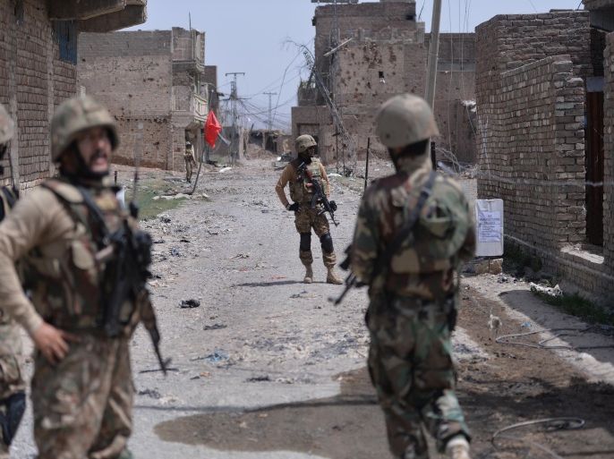 This photograph taken on July 9, 2014 shows Pakistani soldiers patrol during a military operation against Taliban militants, in the main town of Miranshah in North Waziristan. Pakistan's military says its anti-militant offensive in a northwestern tribal area has now taken control of 80 percent of a strategic town, as a US drone strike on July 10 killed six suspected insurgents. AFP PHOTO/Aamir QURESHI
