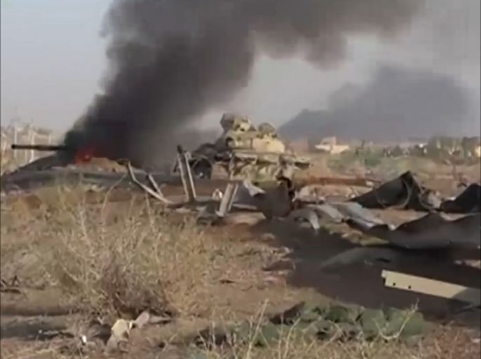 قـُتل ثلاثة جنود عراقيين، وأصيب تسعة، في قصف مدفعي وصاروخي من تنظيم الدولة الاسلامية استهدف مقر قيادة الفرقة الأولى في "معسكر طارق"، شرق الفلوجة.