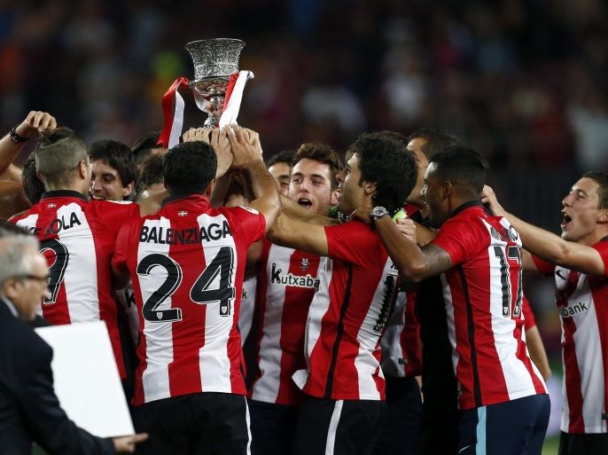 Athletic Club's players celebrate with the trophy after defeating FC Barcelona in the Spanish Supercup second leg soccer match between FC Barcelona and Athletic Bilbao played at Camp Nou stadium in Barcelona, Spain, 17 August 2015.