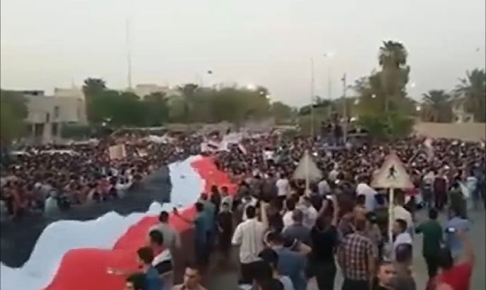 مظاهرات بجنوب العراق احتجاجا على تردي أوضاع المعيشة
