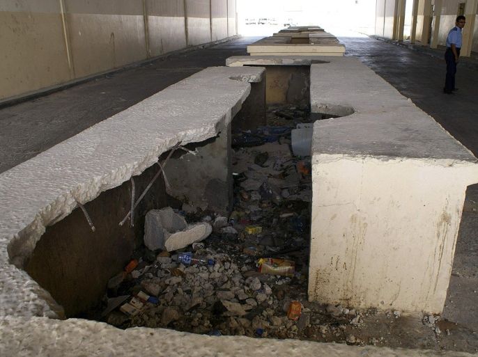 Trash is pictured in the corridor of a building at Libya's main border crossing with Egypt, in Musaid September 25, 2014. Up to 500 people a day, or between 100 and 150 vehicles, cross at the border post, a complex of rundown buildings with bullet holes in the walls from the 2011 uprising. One house is used as a garbage dump. Cars navigate pot-holed roads, avoiding Sudanese workers asleep on the ground as they wait for Egyptian visas. Picture taken September 25, 2014. REUTERS/Stringer (LIBYA - Tags: CIVIL UNREST MILITARY POLITICS)
