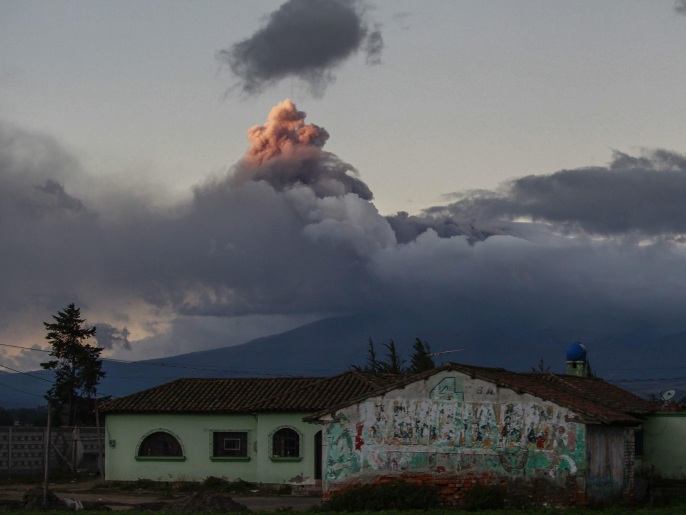 بركان كوتوباكسي يقع على بعد 50 كيلومترا من العاصمة كيتو (الأوروبية)