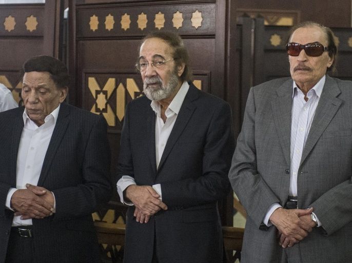 (From L to R) Veteran actors Adel Imam, Mahmud Yassin and Ezzat al-Alaily pray during the furneral of Egyptian film star Nur al-Sharif on August 12, 2015, at a mosque in Sheikh Zayed City, on the outskirts of Cairo. The veteran pan-Arab film and TV star died on August 11, 2015 following a brief illness at the age of 69. AFP PHOTO / KHALED DESOUKI