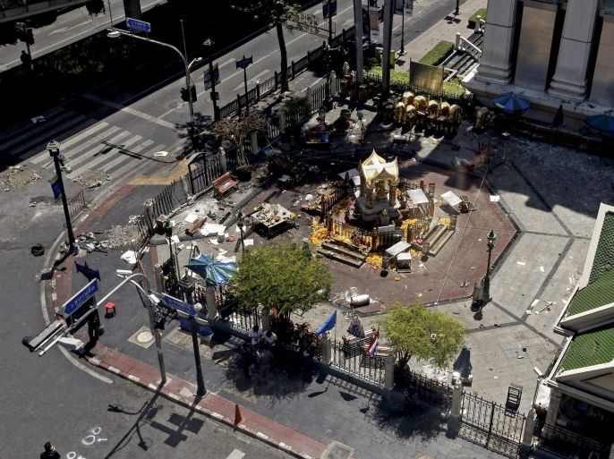 A general view shows the scene where a bomb was detonated on 17 August outside Erawan Shrine, in central of Bangkok, Thailand, 18 August 2015. A bomb exploded on 17 August near a Hindu shrine in a busy business district of Bangkok that is popular with tourists, killing at least 20 people and injuring hundreds, mostly are foreign tourists, police said. The blast occurred close to the Erawan Shrine, located on Ratchaprasong Intersection in the center of Thailand's capital, leaving body parts scattered across the street. EPA/DIEGO AZUBEL