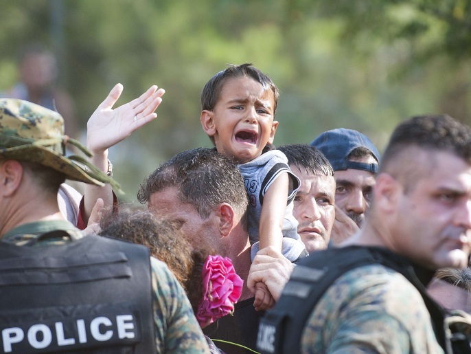 ‪قوات ألأمن المقدونية استعملت القوة لمنع مرور المهاجرين قرب مدينة غيفغليا‬ (الفرنسية)