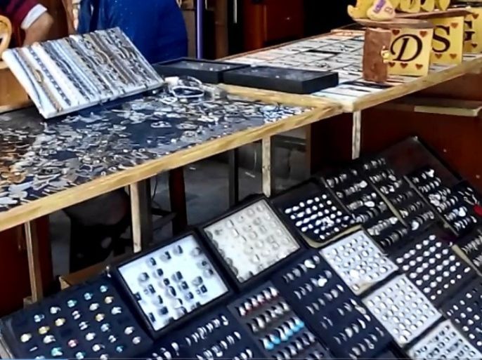 سوق للمجوهرات التقليدية بدمشق ي بعد أن أصبح السكان يقبلون عليها لشراء المصاغ بسبب ارتفاع أسعار الذهب