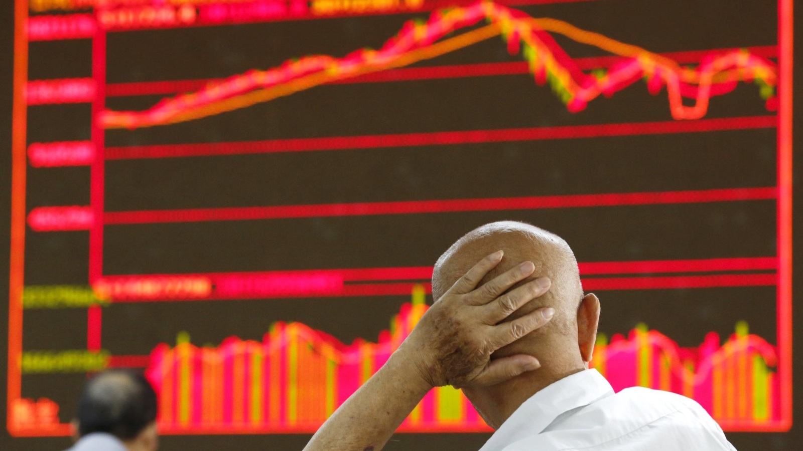 ‪مؤشرات‬ 
مؤشرات سوق الأسهم الصينية تراجعت بشكل كبير نهاية الشهر الماضي (رويترز)
