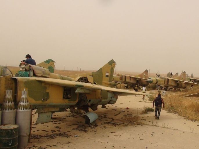 مطار أبو الظهور العسكري - طائرات حربية استولت عليها جبهة النصرة بعد سيطرتها على المطار بريف غطلب الشرقي في 9 / 9 2015