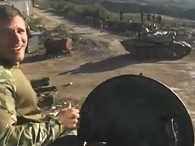 ريف اللاذقية.. أول ظهور لجندي روسي على دبابة في قمة النبي يونس تقصف مواقع المعارضة