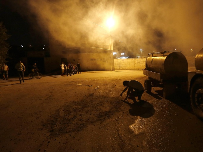 ‪قوات الاحتلال استخدمت الغاز المدمع أثناء عملية مداهمة مخيم جنين‬ قوات الاحتلال استخدمت الغاز المدمع أثناء عملية مداهمة مخيم جنين (الأوروبية)